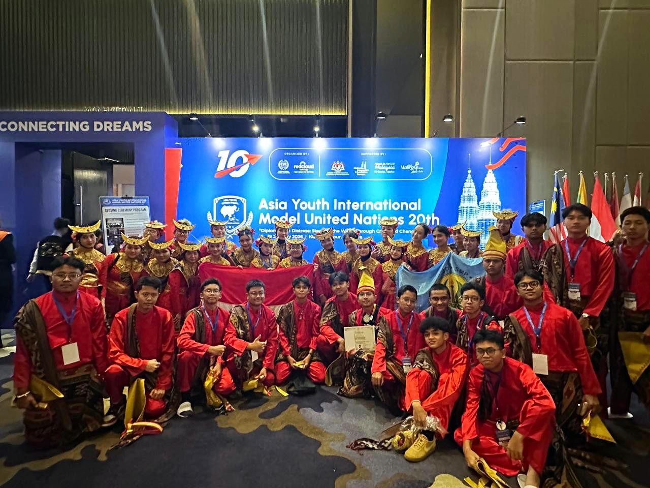 Berprestasi: Siswa SMA Labschool Jakarta mencatatkan hasil positif dalam ajang Asia Youth International Model United Nations (AYIMUN) 2026 di Kuala Lumpur, Malaysia.