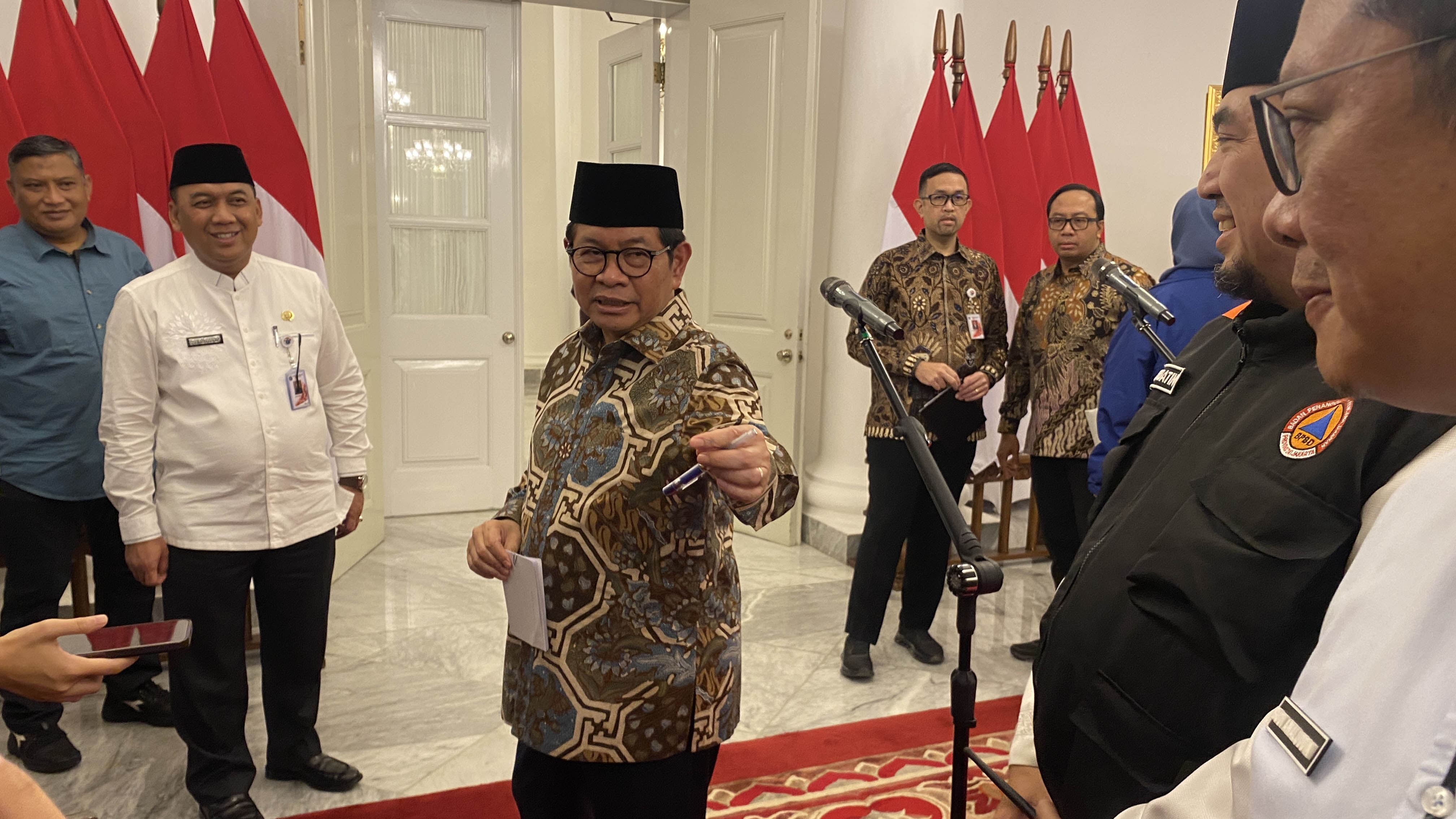 Gubernur DKI Pramono Anung memantau terus cuaca ekstrem yang terjadi di Jakarta.