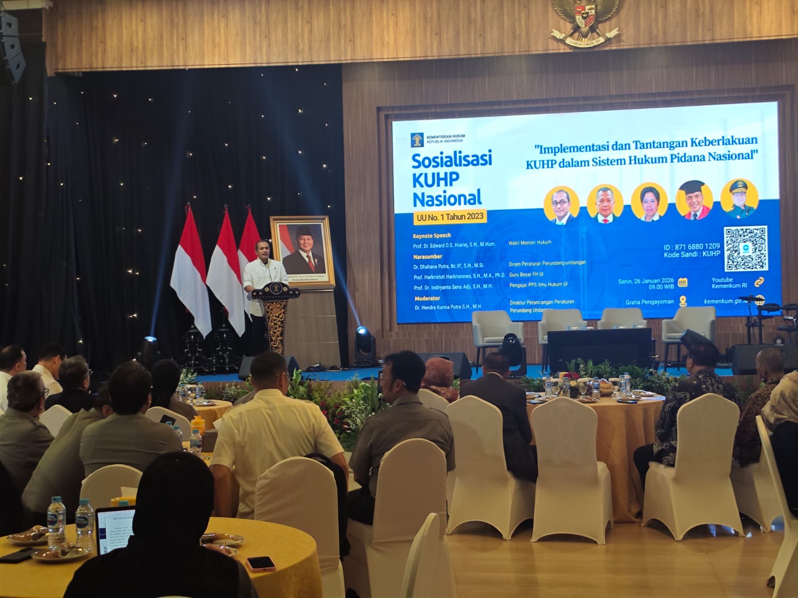 Wakil Menteri Hukum Edward Omar Sharif Hiariej  membuka kegiatan Sosialisasi KUHP Baru di Jakarta, Senin, (26/1).