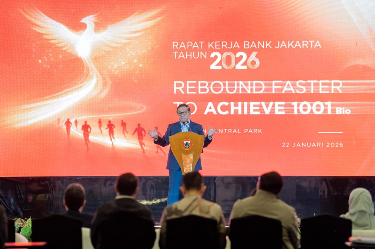 Gubernur DKI Jakarta Pramono Anung memberikan keterangan pada rapat kerja Bank Jakarta.