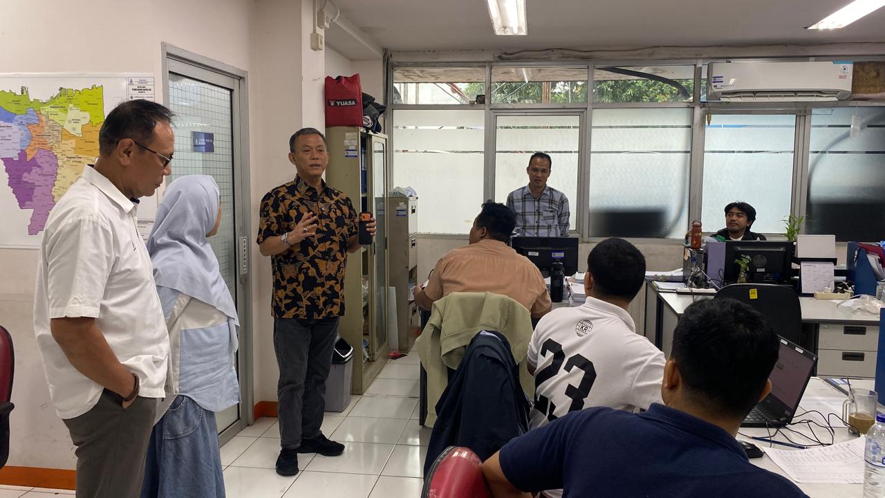 Ketua Dewas PAM Jaya Prasetyo Edi Marsudi (tiga dari kiri) menyidak kantor PAM Jaya Regional Jakarta Utara, Rabu (28/1).