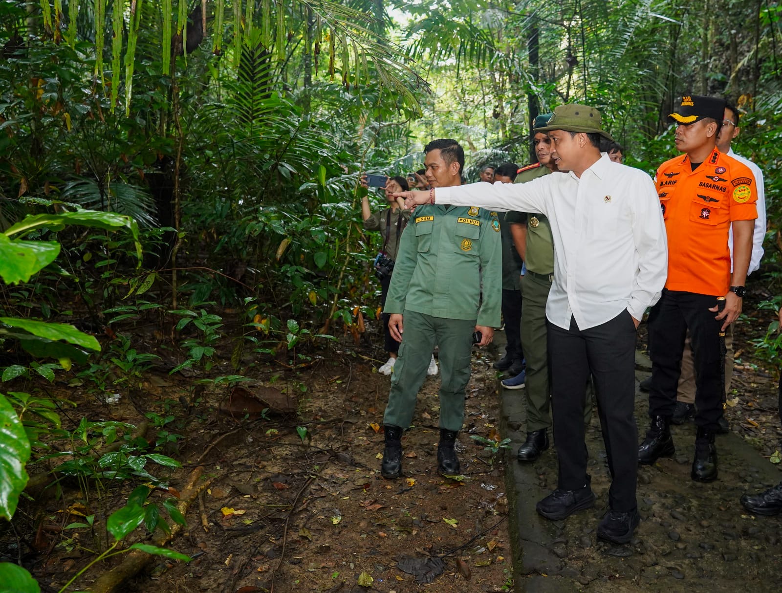 Menteri Kehutanan (Menhut) Raja Juli Antoni berkunjung ke Taman Nasional Bantimurung, Sulawesi Selatan (28/1). (Dok. Kememhut)
