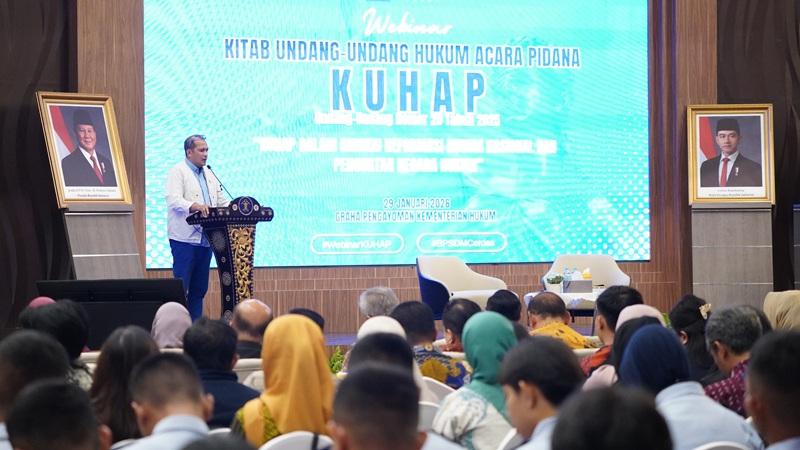 Wakil Menteri Hukum Edward Omar Sharif Hiariej menjadi narasumber dalam kegiatan Kick Off dan Webinar Sosialisasi KUHAP di Graha Pengayoman, Jakarta, Kamis (29/1).
