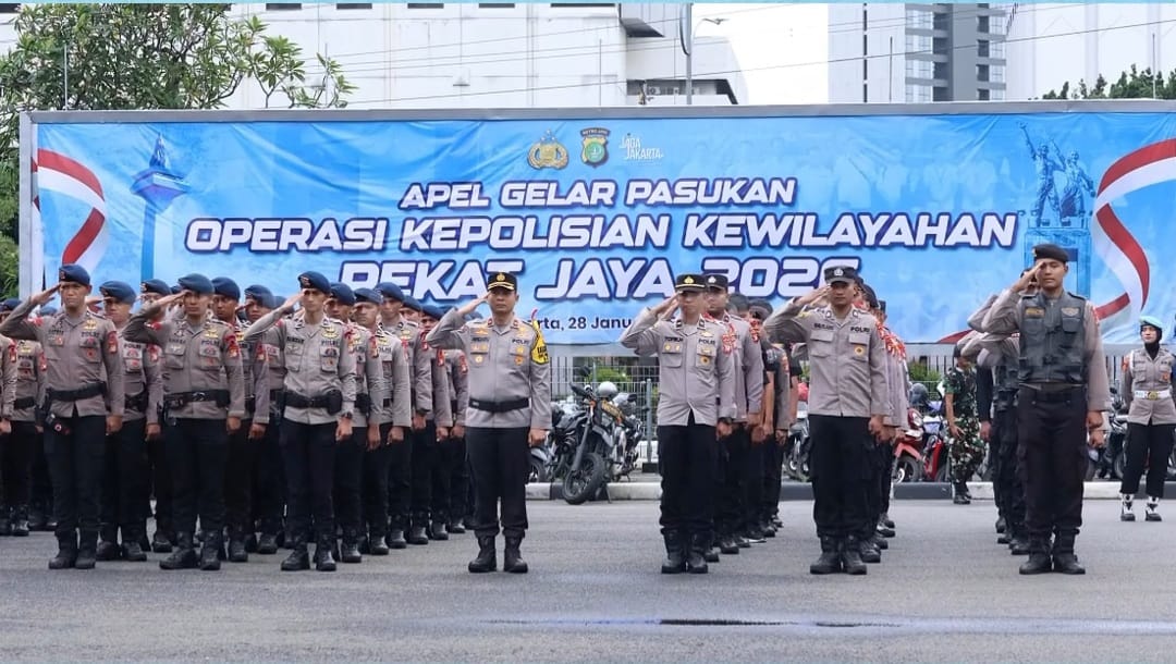 Anggota Polda Metro Jaya menggelar apel siaga jelang Operasi Pekat Jaya 2026.