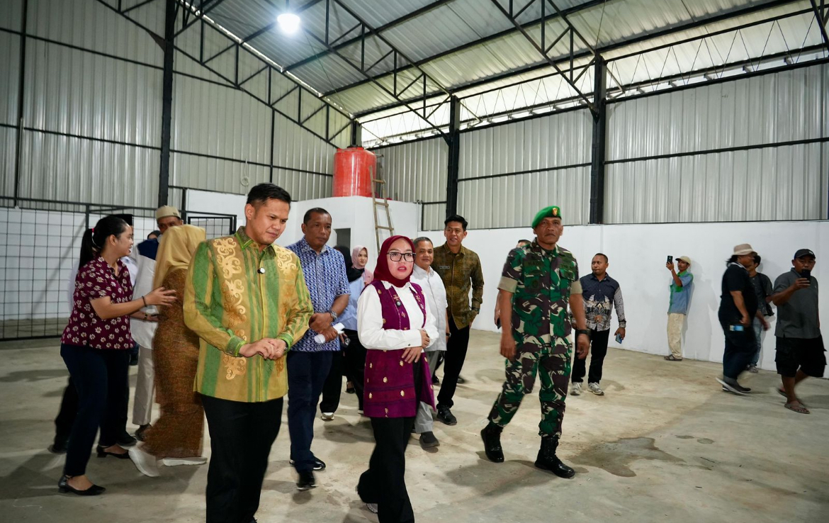 Wamenkop Farida Farichah meninjau langsung progress pembangunan fisik gerai Koperasi Desa/Kelurahan (Kopdes) Merah Putih Mangga Dua, Kecamatan Tanjung Beringin, Kabupaten Serdang Bedagai.
