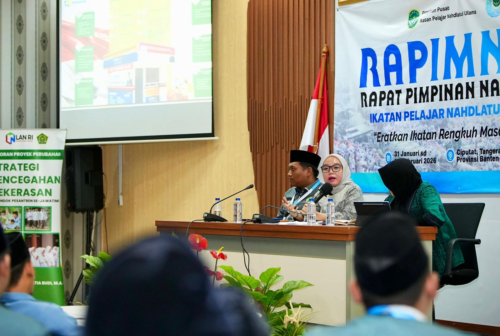Wamenkop Farida Farichah (tengah) menghadiri Rapimnas IPNU 2026 di Kota Tangerang Selatan.