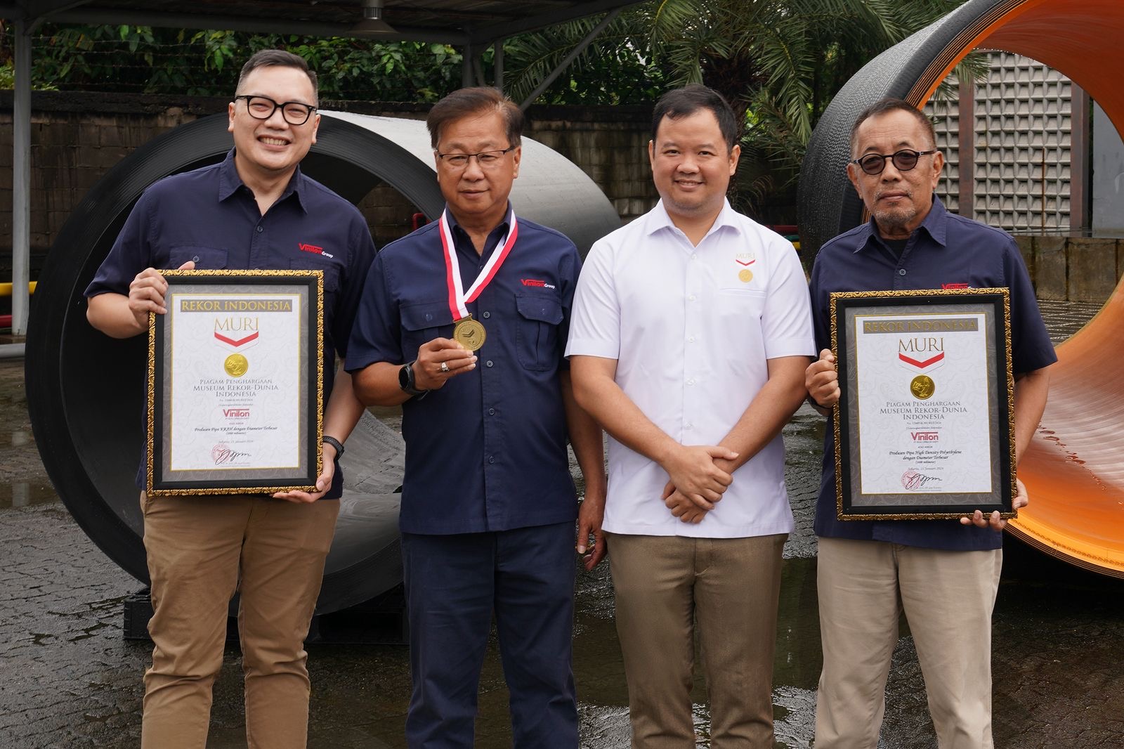 Vinilon Group meraih dua Rekor MURI sebagai Produsen Pipa High Density Polyethylene (HDPE) terbesar 1.600 mm dan Pipa KRAH dengan Diameter Terbesar 2.000 mm.