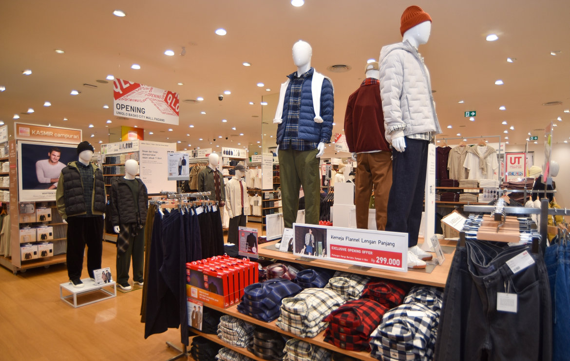 Kinerja operasional UNIQLO dinilai baik.