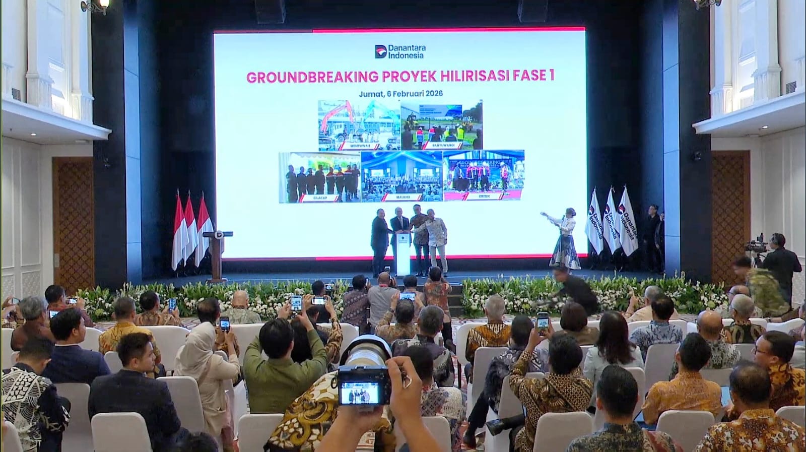 Peluncuran groundbreaking enam proyek hilirisasi di 13 lokasi di Indonesia.