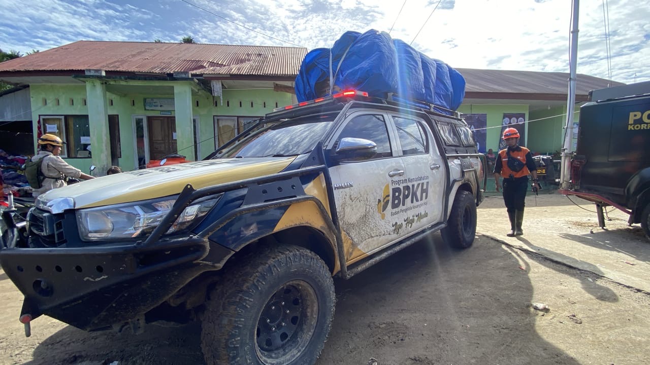 Pengerahan personel bantuan penanganan banjir bandang di Sumatera oleh Badan Pengelola Keuangan Haji (BPKH). Anggaran yang disalurkan bukan dari dana haji, tetapi hasil pengelolaan Dana Abadi Umat.