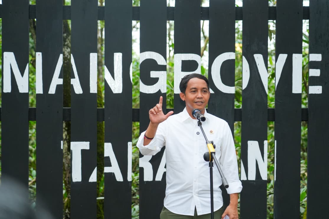 Menteri Kehutanan (Menhut) Raja Juli Antoni meluruskan kabar bahwa lahan tambak bakal disita jika ditanami Mangrove. Pemerintah memastikan kabar tersebut tidak benar. (Dok. Kemenhut)