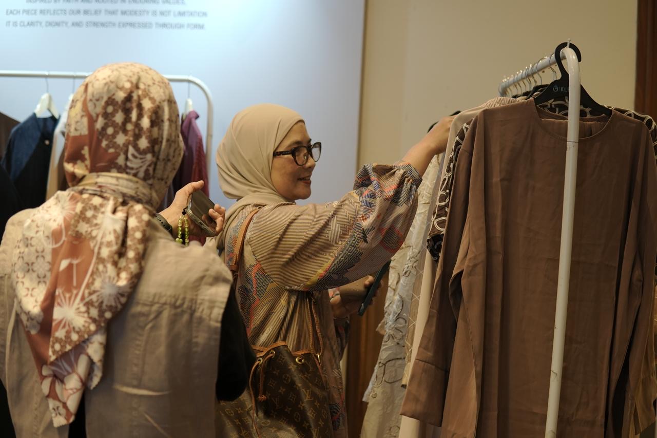 Sejumlah koleksi fashion islami dari Haadiya Syari. Industri fashion bergeliat menyambut bulan Ramadan 2026 yang tinggal sepuluh hari lagi. (Istimewa)