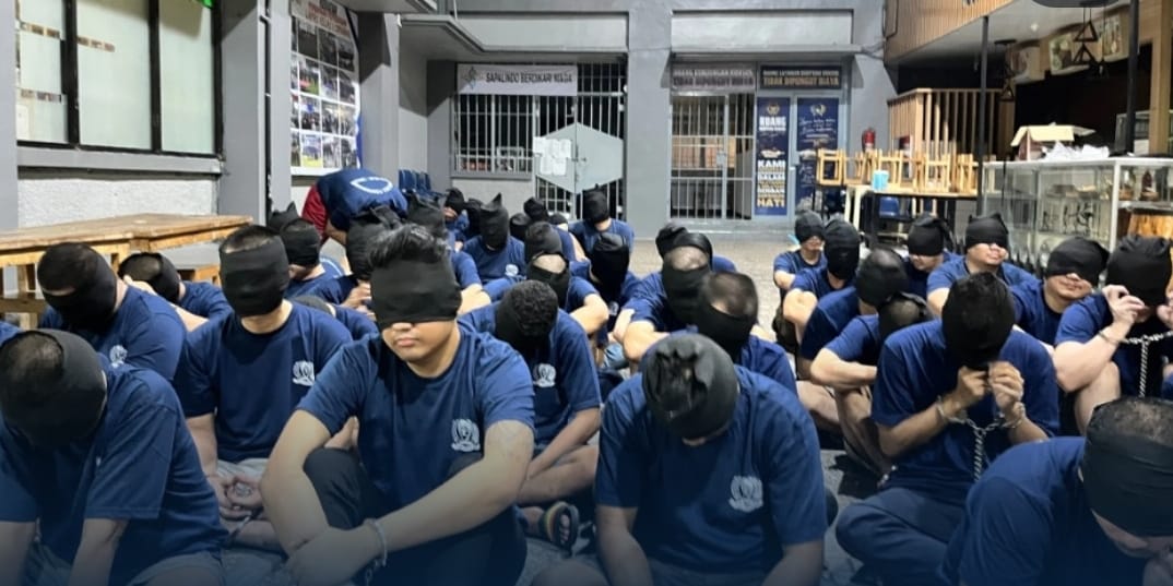 Warga binaan Lapas Kelas I Cipinang, dipindah ke Lapas Nusakambangan, Jawa Tengah.