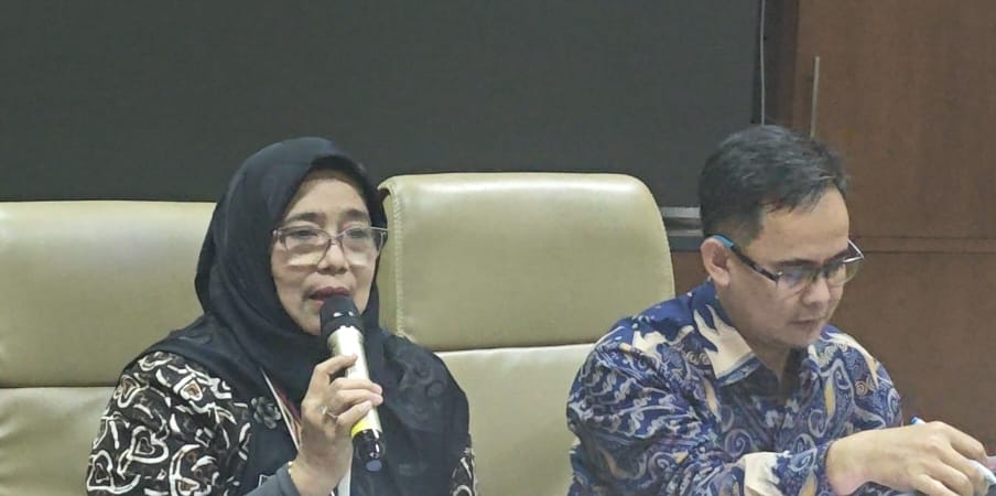 Kepala Dinkes Kota Depok Devi Maryori dan Kepala Dinsos Kota Depok, Utang Wardaya mengklarifikasi soal banyaknya keluhan warga yang tidak lagi mendapat bantuan kesehatan.