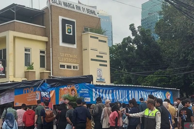 Ilustrasi suasana keramaian pengunjung di Bazaar Takjil Bendungan Hilir (Benhil), Tanah Abang, Jakarta Pusat. (ANTARA/Abdu Faisal)