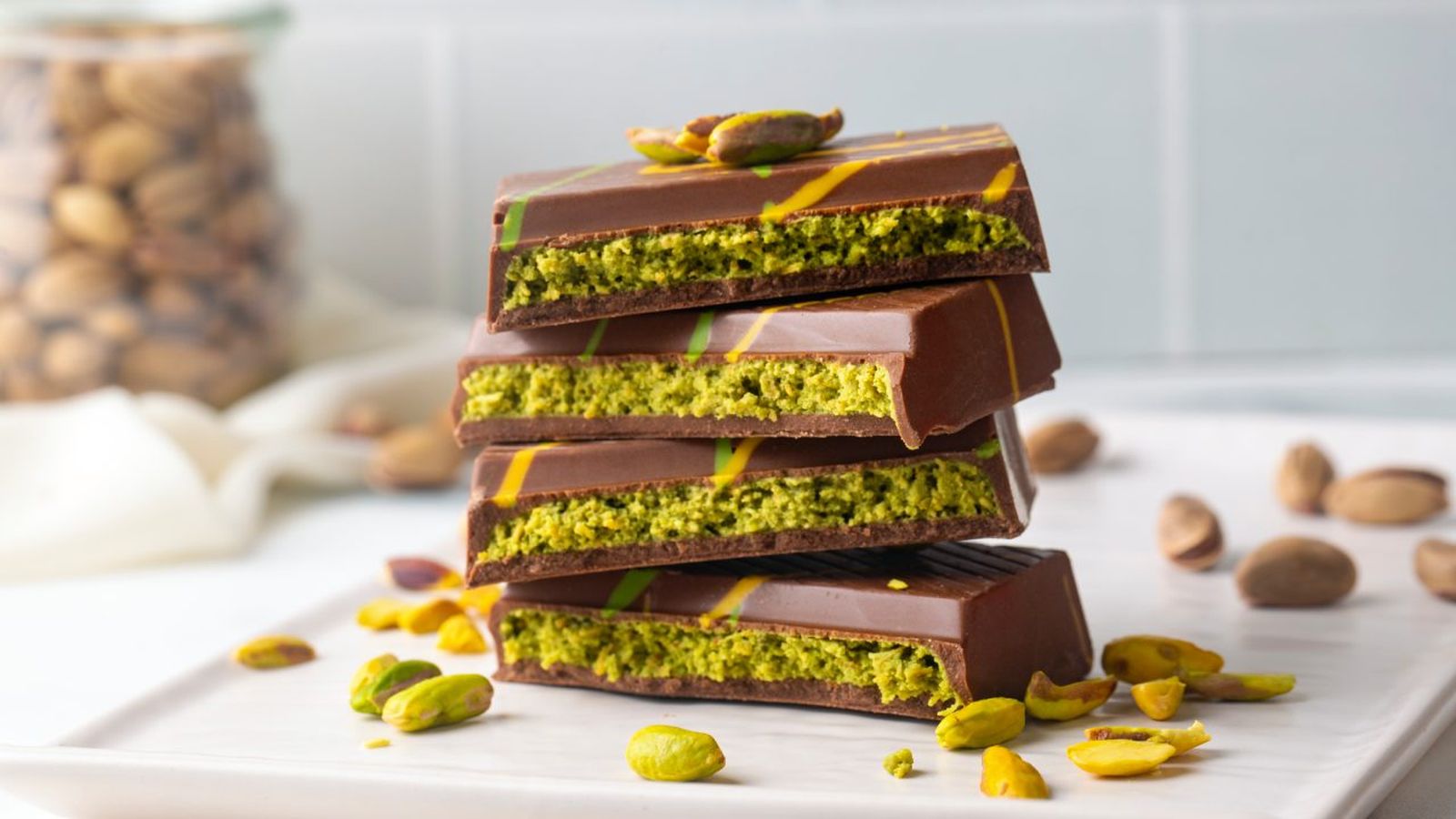 Pistachio hadir menjadi rasa baru yang tak cuma memanjakan lidah, tapi juga bikin feed Instagram makin cantik. (hogarmania.com)