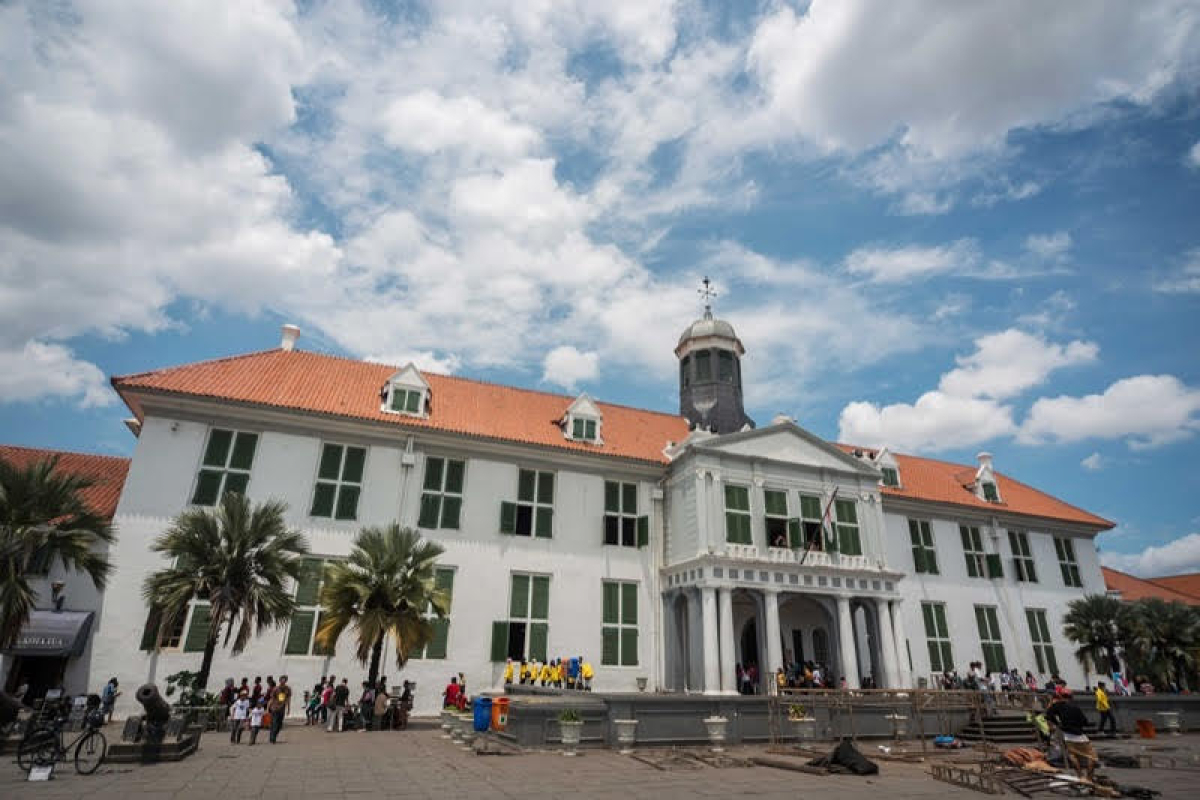 Bagi warga yang ingin merasakan nuansa klasik sambil menunggu waktu berbuka, kawasan kota tua Jakarta atau yang kerap disebut Batavia. (Media sosial X)