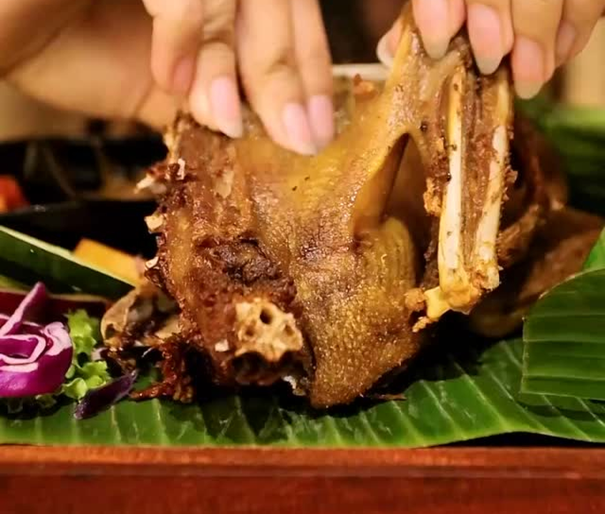 Bebek Klungkung, restoran khas Indonesia dengan cita rasa Bali yang kuat. (Instagram)