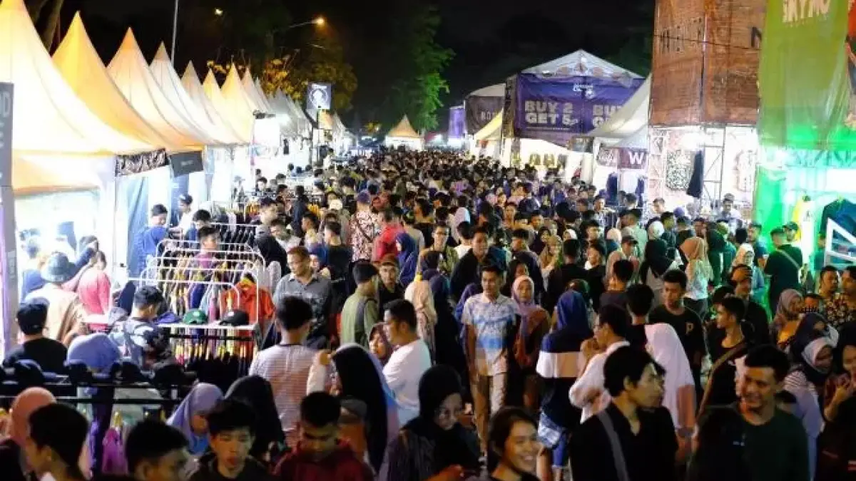 Di tengah banyaknya event Ramadan di ibu kota, Jakcloth Lebaran Fair menjadi opsi menarik karena tidak hanya menghadirkan tenant makanan dan area nongkrong, tetapi juga fokus utama pada fashion lokal. (Dok JawaPos.com)