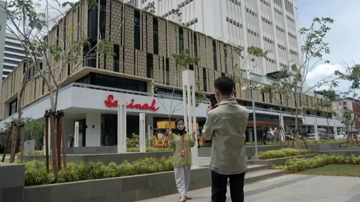 Salah satu lokasi yang kembali ramai dikunjungi masyarakat saat Ramadan adalah kawasan Sarinah di Jakarta Pusat. Setelah direvitalisasi beberapa tahun lalu, Sarinah kini hadir dengan konsep baru. (Dery Ridwansah/ JawaPos.com) 