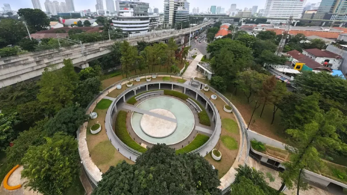 Salah satu taman yang cukup populer adalah Taman Literasi Martha Christina Tiahahu di kawasan Blok M, Jakarta Selatan. (Dok JawaPos.com)