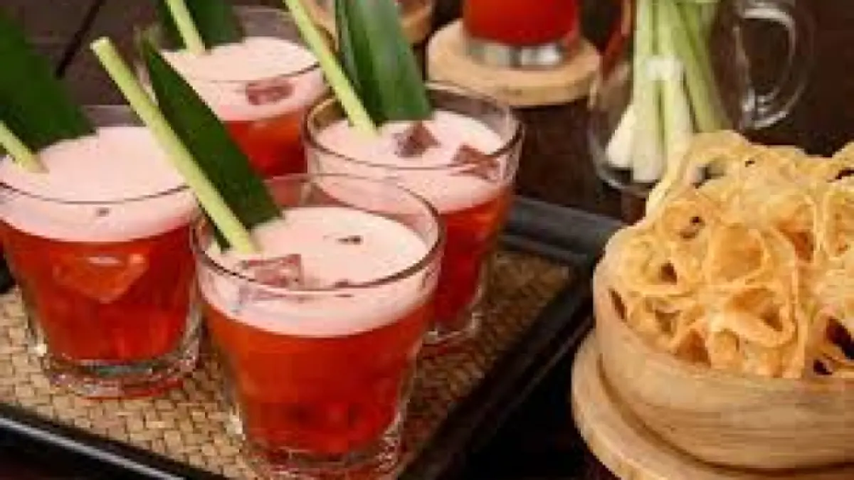Di tengah kondisi cuaca tak menentu, minuman hangat menjadi pilihan banyak orang. Selain kopi atau teh, ada pula minuman tradisional yang tidak kalah nikmat untuk dinikmati saat hujan turun adalah bir pletok. (Istimewa)