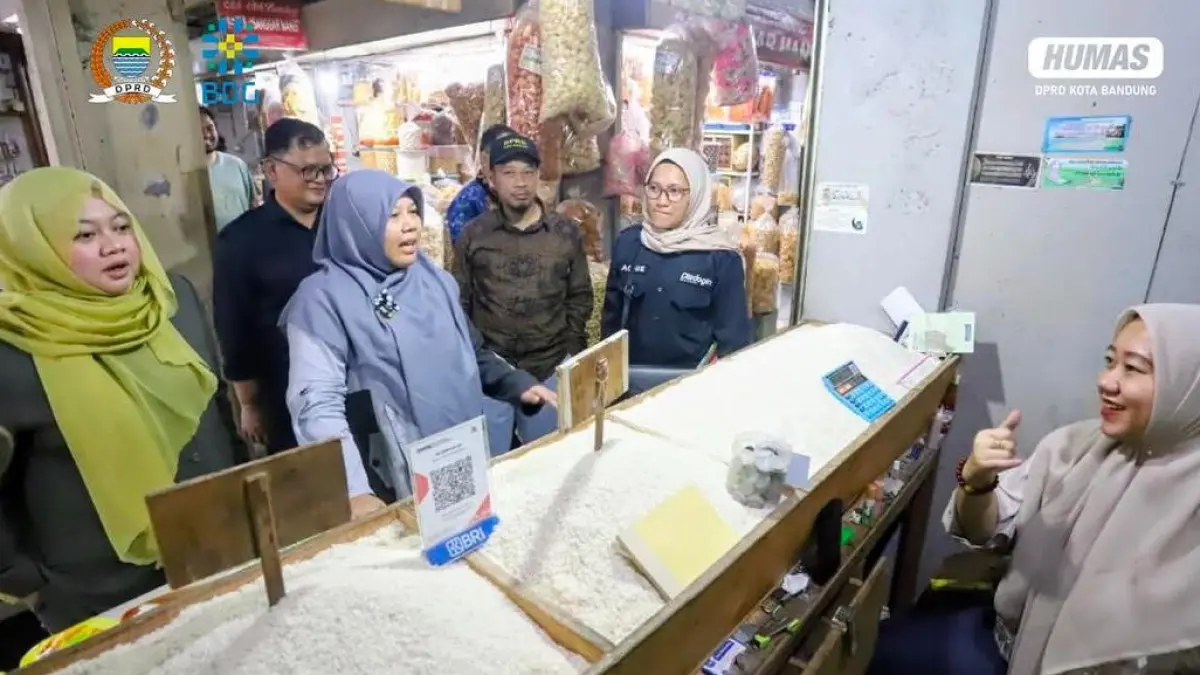 Anggota DPRD Kota Bandung meninjau pasar selama Ramadhan 1447 H, (Dok. DPRD Kota Bandung)