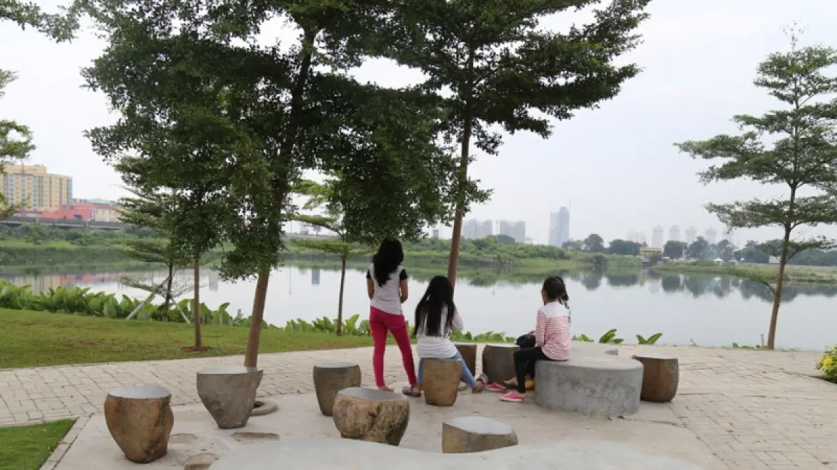 Salah satu tempat yang menawarkan suasana asri dan nyaman adalah Taman Waduk Ria Rio. Berlokasi di Jakarta Timur, taman ini menjadi pilihan bagi warga yang ingin melepas penat tanpa harus pergi jauh dari pusat kota. (Istimewa)