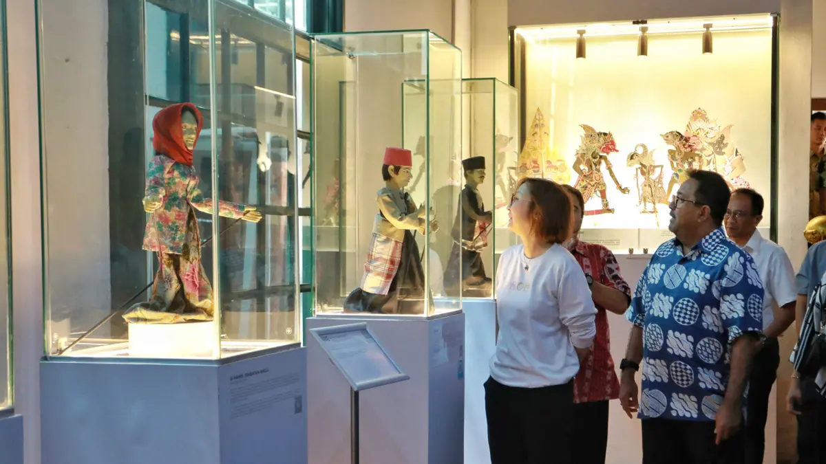 Wakil Gubernur DKI Jakarta, Rano Karno, saat mengunjungi Museum Wayang usai rampung direnovasi pada Maret 2025 (Berita Jakarta)