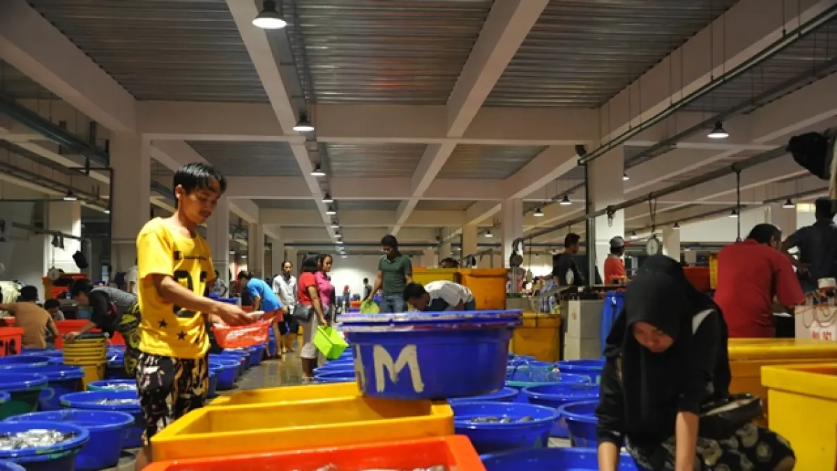 Pasar Ikan Modern Muara Baru menjadi salah satu destinasi unik di ibu kota yang menggabungkan konsep pasar tradisional dengan fasilitas modern. (Dok KKP)
