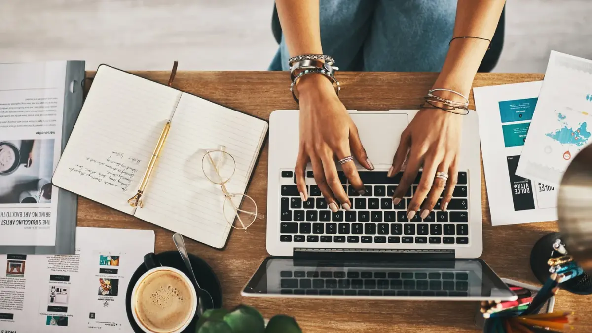 Fenomena side hustle atau pekerjaan sampingan kian marak di kalangan generasi muda, khususnya Gen Z di Indonesia. (learn.g2.com)