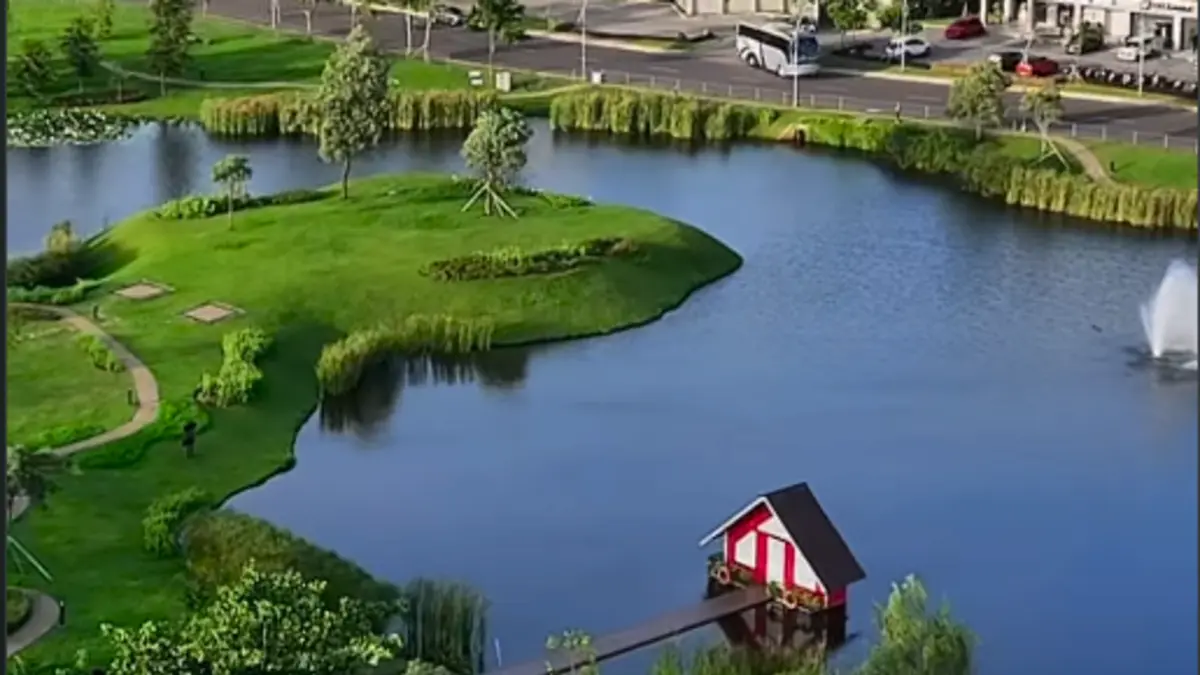 Melody Lake Harmony, jadi destinasi favorite warga Gading Serpong untuk beraktivitas santai. (Instagram)