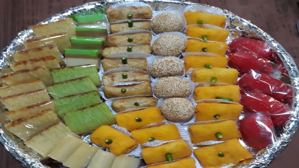 Berbagai jenis jajanan khas pasar tradisional (dok. @tokokuebasah34)