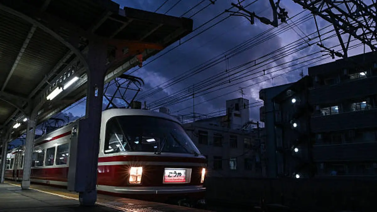 Tips tetap aman sampai rumah walaupun pulang malam. (Getty Images)