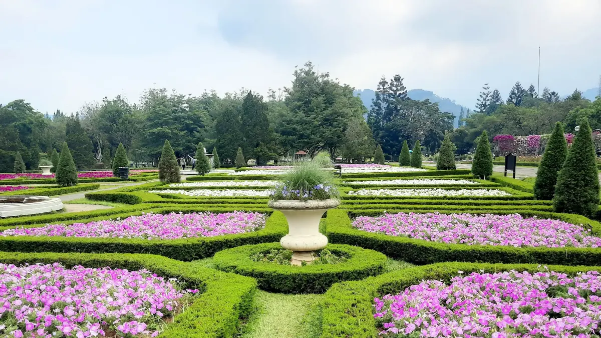 Taman Bunga Nusantara. (Traveloka)