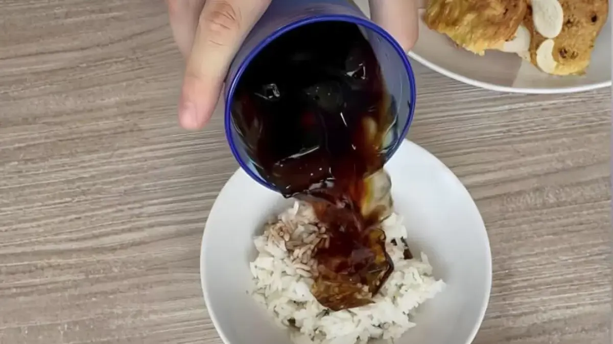 Bapmericano, tren kuliner asal Korea Selatan yang belakangan viral di media sosial karena dianggap absurd sekaligus bikin penasaran. (Instagram)