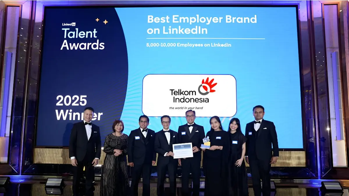 TelkomGroup kembali menorehkan prestasi di LinkedIn Talent Awards 2025 dengan meraih dua penghargaan sekaligus, yakni gelar Best Employer Brand on LinkedIn untuk kedua kalinya, sementara Telkomsel meraih penghargaan Learning Champion. (Istimewa).