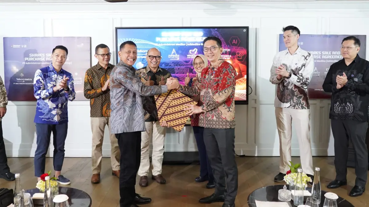SPA signing ceremony ini disaksikan langsung oleh Managing Director Business-2 PT Danantara Asset Management Setyanto Hantoro (kelima dari kiri), Direktur Utama Telkom Dian Siswarini (keenam dari kiri), serta jajaran Direksi TelkomGroup dan Fullerton Health. (Istimewa)