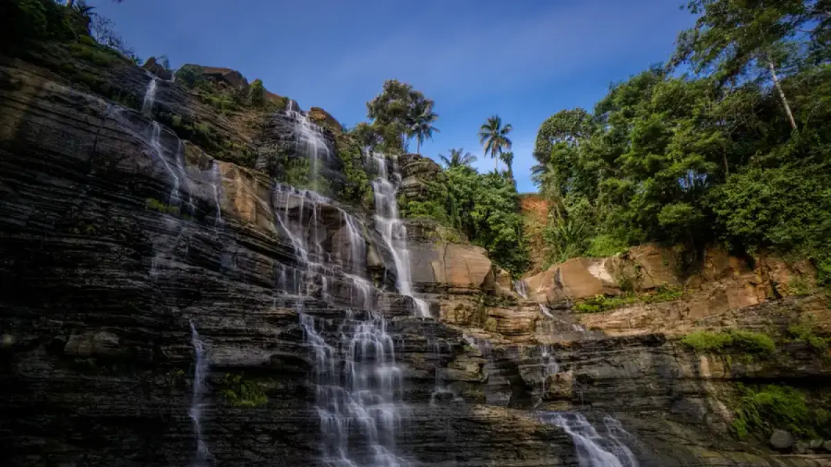 Geopark Ciletuh merupakan kawasan yang diakui UNESCO sebagai UNESCO Global Geopark sejak 2018. (Dok Traveloka)