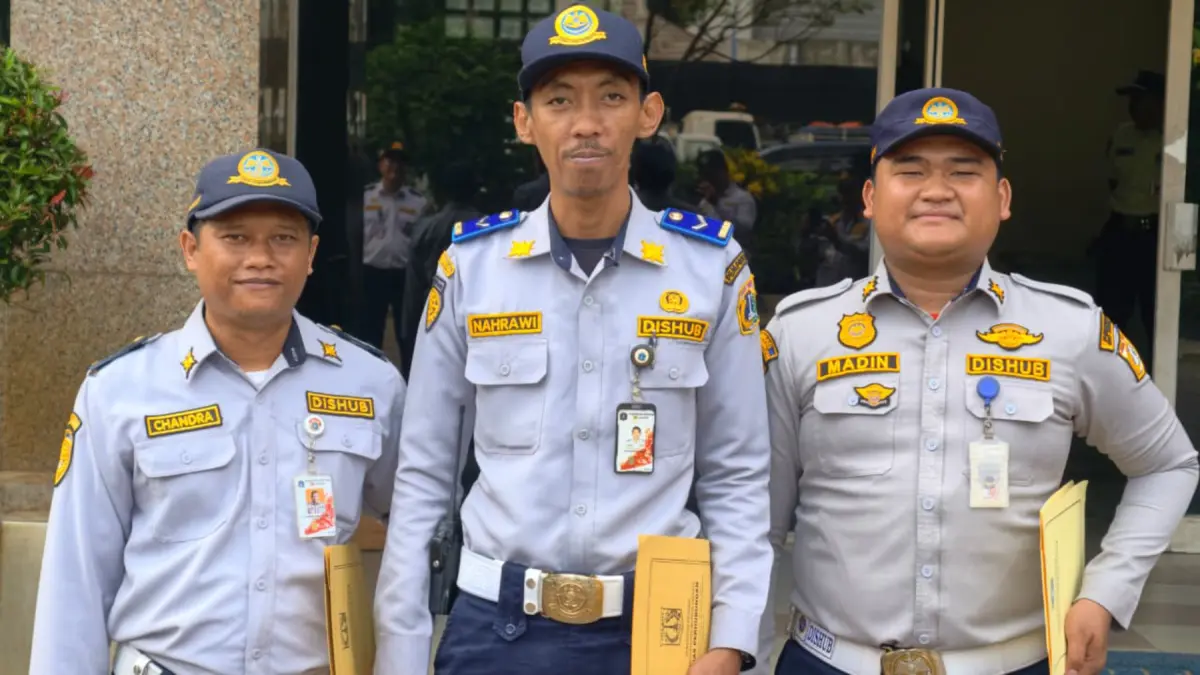 Sejumlah personel Dinas Perhubungan (Dishub) DKI Jakarta mendapatkan penghargaan khusus setelah berhasil menggagalkan aksi penjambretan bersenjata tajam di kawasan Car Free Day (CFD) Jalan HR Rasuna Said, Jakarta Selatan. (Istimewa)