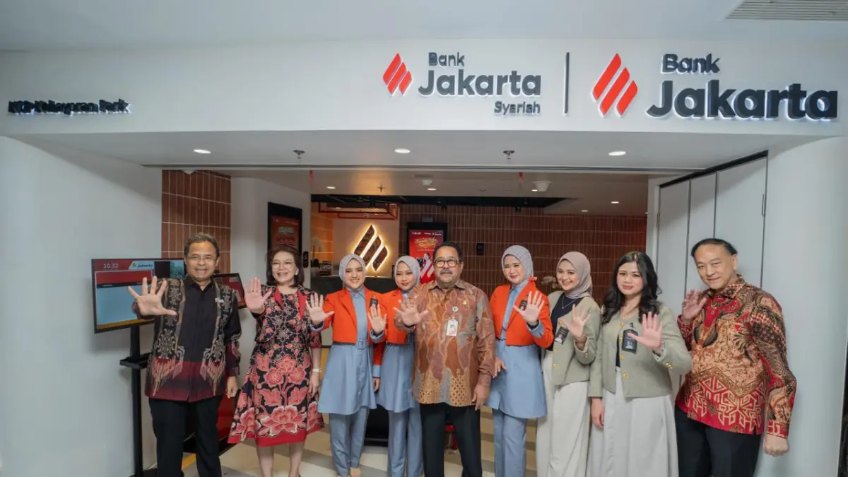Wakil Gubernur DKI Jakarta Rano Karno meresmikan New Look Branch pada Kantor Bank Jakarta Cabang Pembantu (KCP) Kebayoran Park, Senin (20/7). (Istimewa)