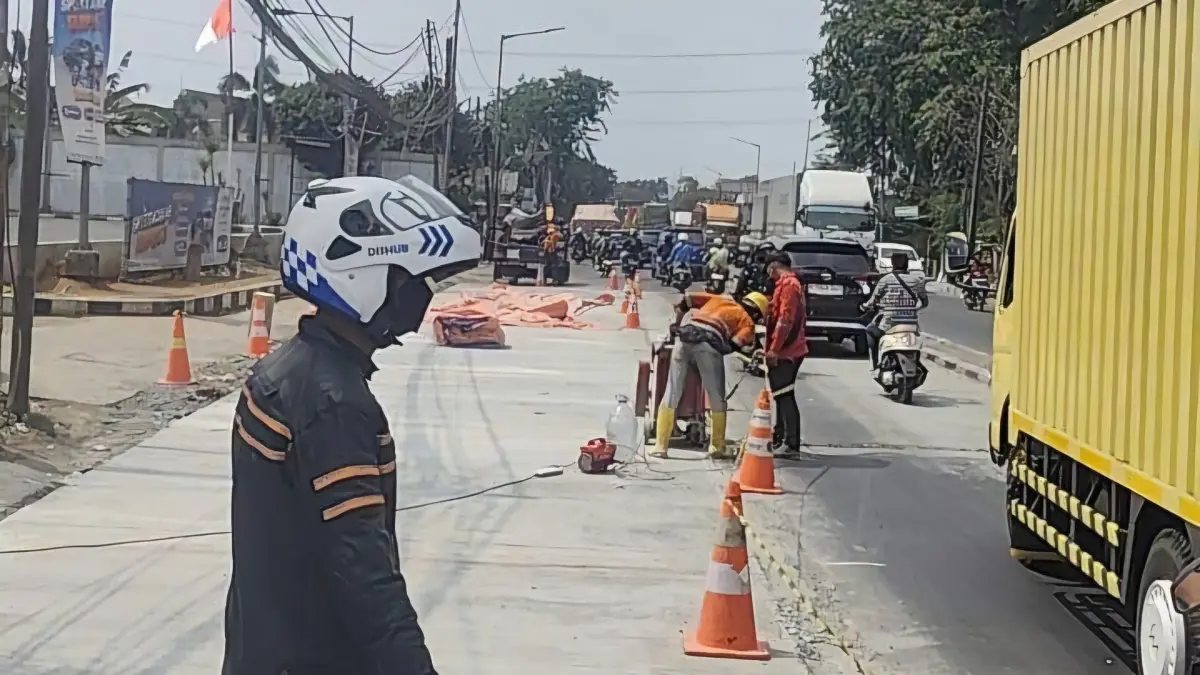 Proyek perbaikan jalan sebabkan kemacetan panjang di Jalan Sri Sultan Hamengkubuwono IX, Ujung Menteng, Kecamatan Seberida, Jakarta Timur. (Istimewa)