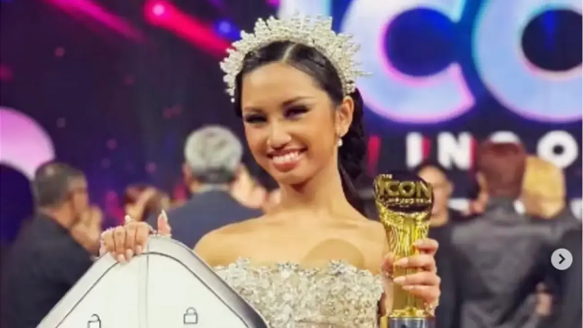 Felicia Angelica menjuarai The Icon Indonesia 2026. Bersama runner-up Vedra Victoria, ia siap memulai karier di industri musik lewat lagu orisinal. (Dok. IG Felicia)