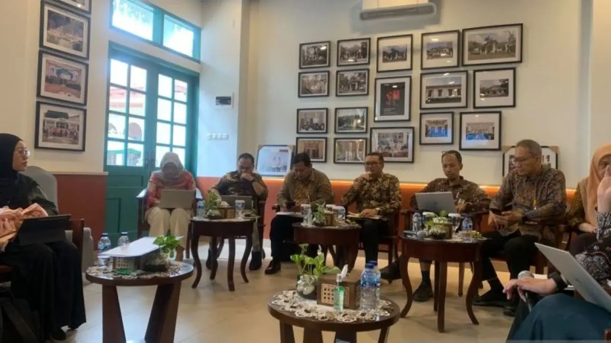 Deputi Kepala Perwakilan Bank Indonesia DKI Jakarta Bambang Arianto di Kantor Perwakilan Bank Indonesia DKI Jakarta, Jumat (7/.8). (Mario Sofia Nasution/Antara)