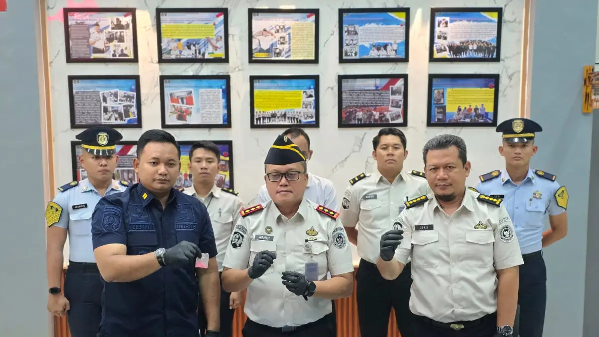 Kepala Rutan Kelas I Jakarta Pusat Wahyu Trah Utomo saat konferensi pers di kantornya. (Istimewa)
