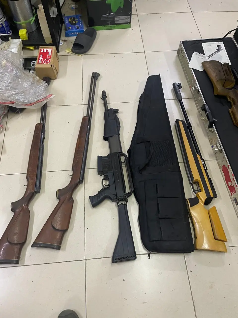 Polisi menemukan 995 senjata, amunisi, narkoba, dan mesin pembuat peluru di bunker sekolah swasta Jakarta. Satu ruangan masih terkunci. (Dok. Ist)