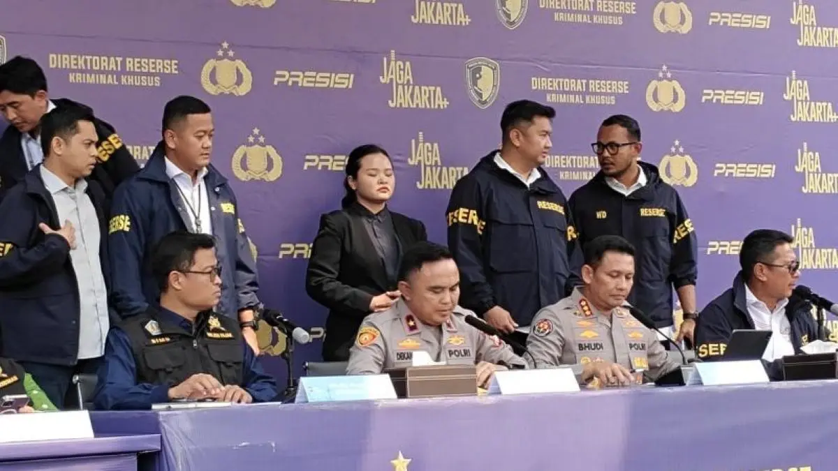 Wakapolda Metro Jaya Brigjen Pol Dekananto Eko Purwono (kedua dari kiri). (Ilham Kausar/Antara)