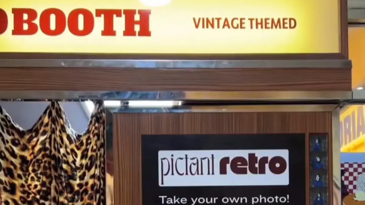 Salah satu photobooth bertema vintage yang bisa ditemukan di kawasan Blok M. (Instagram @pictant.house)