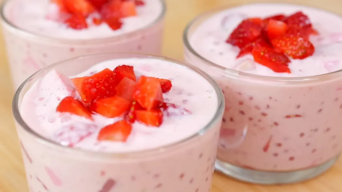 Strawberry Sago yang creamy dan menyegarkan ala Luvita Ho. (Source: Youtube @Luvitaho)
