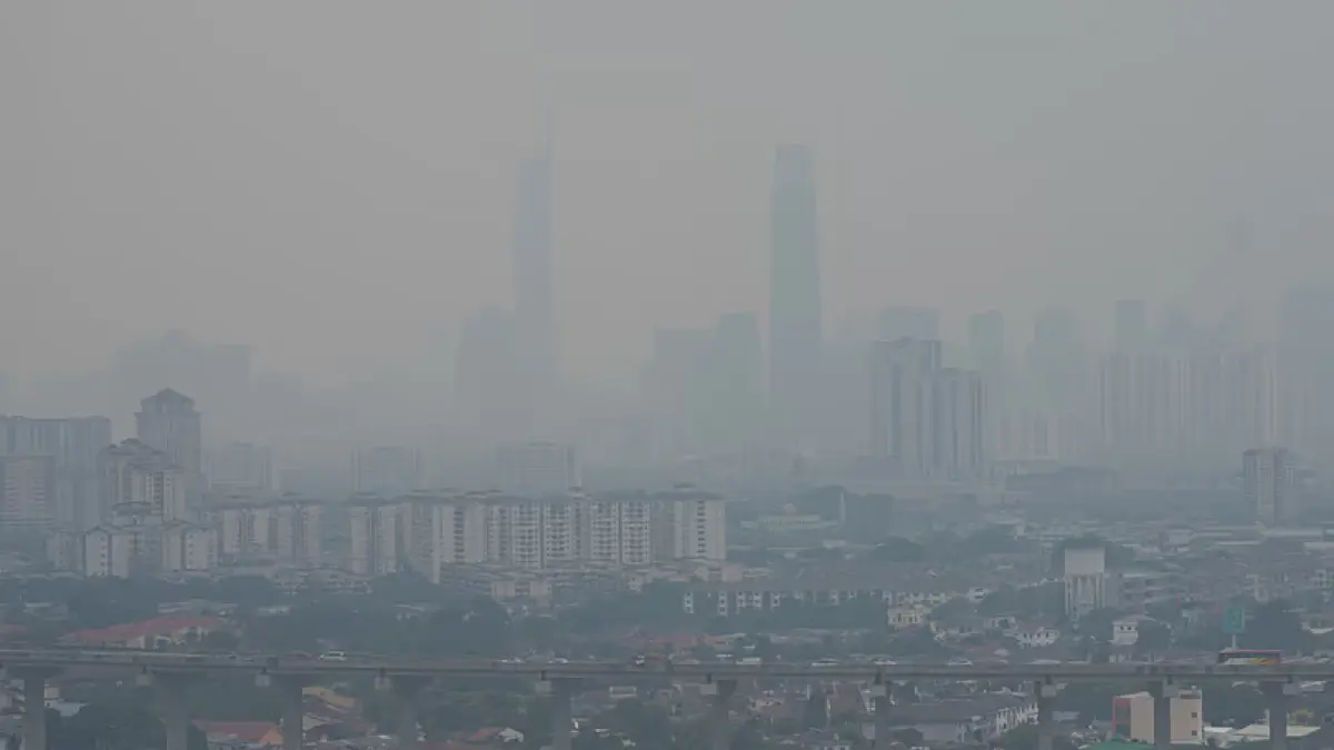 Foto kabut asap di Malaysia sebagai dampak kebakaran hutan dan lahan di Indonesia. (Istimewa)